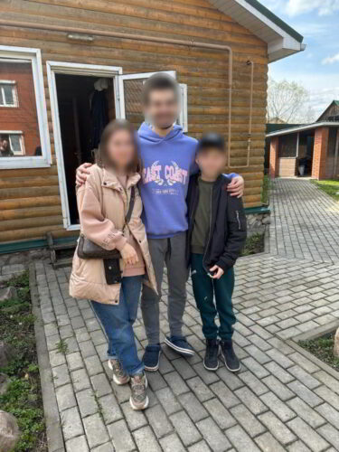 Приезд родных к Артему 2 Приезд родных к Артему 2